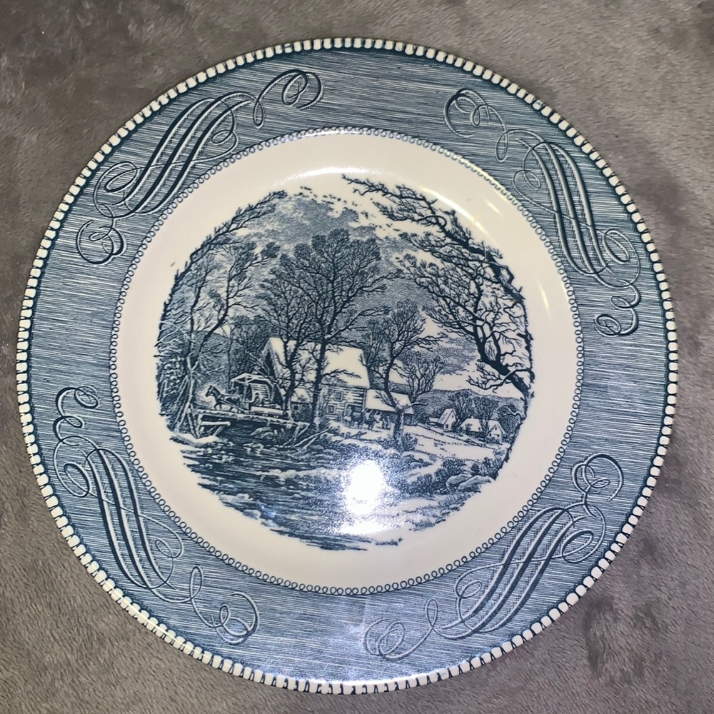 *0927 Currier & Ives Royal China Diner Plate by Jeannette